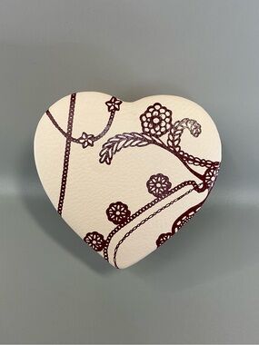 Pandora Pale Pink "Unforgettable Moments" heart-shaped jewelry box.